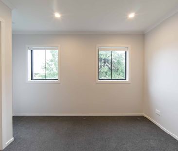 Cozy Two Bedroom Townhouse - Photo 2