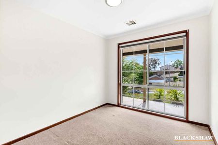 Spacious living with Solar - Photo 4