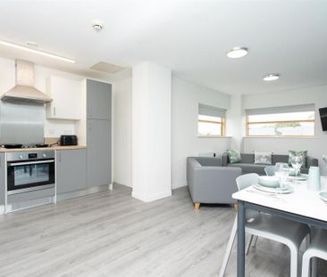 1 bedroom in a flat share to rent - Photo 5
