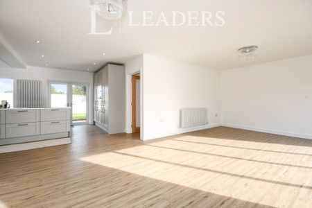 4 bedroom bungalow to rent Twin Oaks Drive, Sutton-in-Ashfield, NG17 - Photo 5