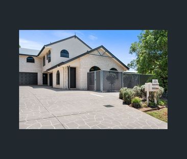Townhouse with Ducted R/C Air Conditioning - Photo 5