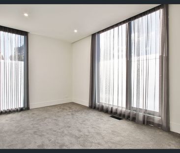 BE IMPRESSED BY STYLE, SPACE & SOPHISTICATION! - Photo 3