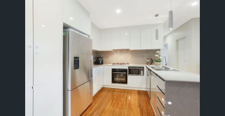 Light-Filled Modern Apartment... - Photo 4