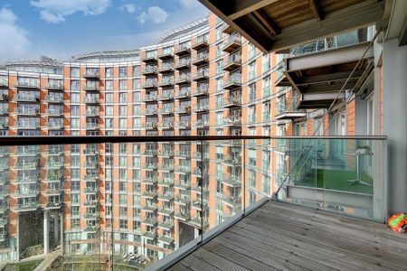 New Providence Wharf, 1 Fairmont Avenue, London, E14 9PX - Photo 3