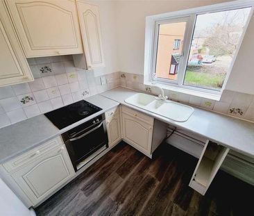 Hampton House,portland Road,rushden,northants, NN10 - Photo 3