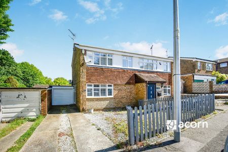 End Of Terrace House to rent - Silverspot Close, Gillingham, ME8 - Photo 4