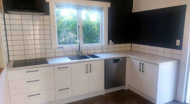 4 bedroom character home close to CBD - Photo 1