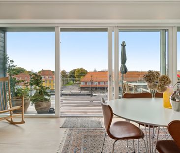 Sublim lejlighed med vandudsigt og 30 m2 terrasse! - Foto 1