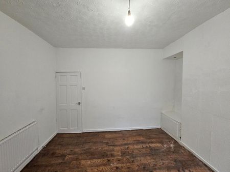 2 bedroom semi-detached house to rent - Photo 5