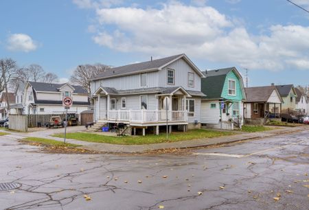 For Lease - 4124 Terrace Avenue Unit# main floor, Niagara Falls, Ontario - Photo 2