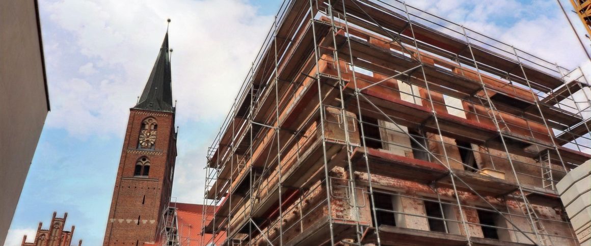 Hausverkäufer aufgepasst-schicke 2-Raumwohnung mit Fahrtsuhl und Tiefgarage! - Photo 1