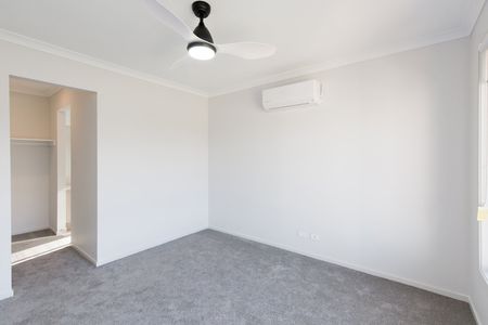 As NEW 4 BEDROOM HOME WITH ALL MODERN APPLIANCES THROUGHOUT - Photo 4