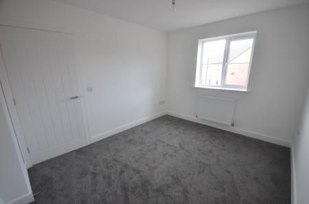 3 bedroom Semi-detached house To Let - Photo 1