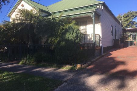 Spacious 4 bedroom house - Photo 4