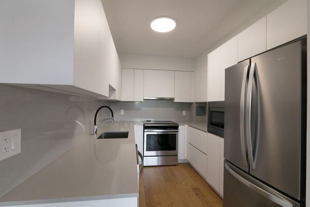 3555 Cote-des-Neiges Road - Photo 1
