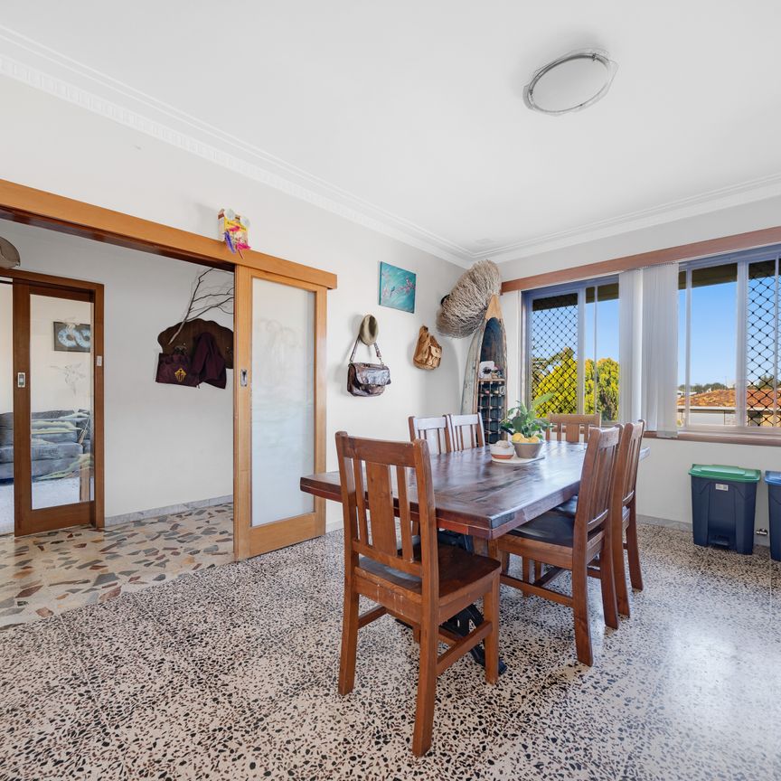 207 Hamilton Road, COOGEE WA 6166 - Photo 1