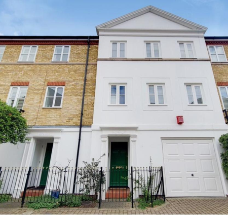 3 bedroom terraced house to rent - Photo 2