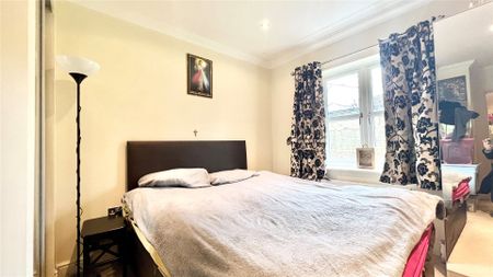 2 bedroom in Upcross House, Reading - Photo 3