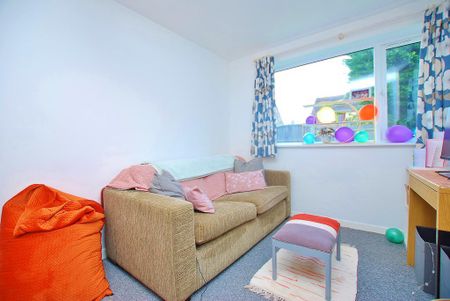 3 bedroom semi-detached house to rent - Photo 5