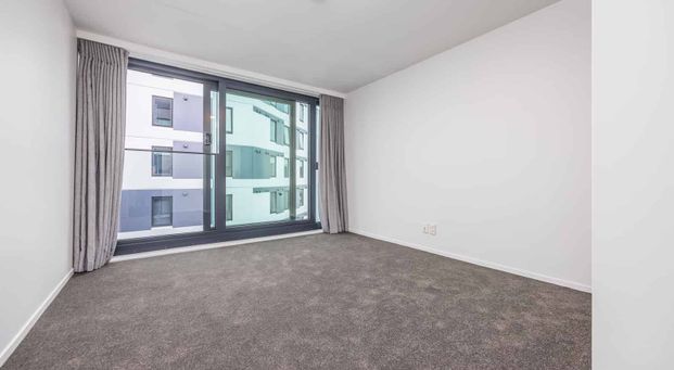 Modern Two-Bed Apartment with Carpark - Prime Grafton Location - Photo 1