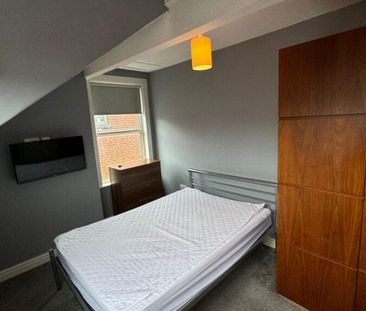 3 bedroom end of terrace house to rent - Photo 2