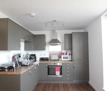 Victory Park Road, Addlestone, Surrey, KT15 - Photo 2