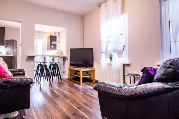 Perfect location for students at the Heath - Photo 1