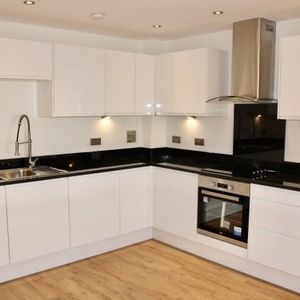 Crescent House, Rugby, CV21 - Photo 2