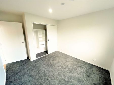 BRAND NEW CORNER, SPACIOUS & CENTRAL - Photo 5