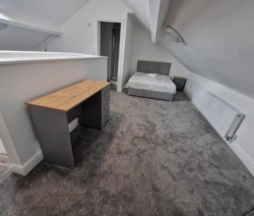 4 bedroom terraced house to rent - Photo 5