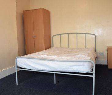 4 bedroom terraced house to rent - Photo 6