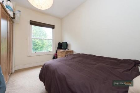 SUPERB SPACIOUS TWO BEDROOM FLAT IN QUEENS PARK (835 SQ FT / 77 SQ M) - Photo 4