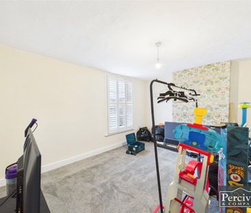 3 bedroom semi-detached house to rent - Photo 2