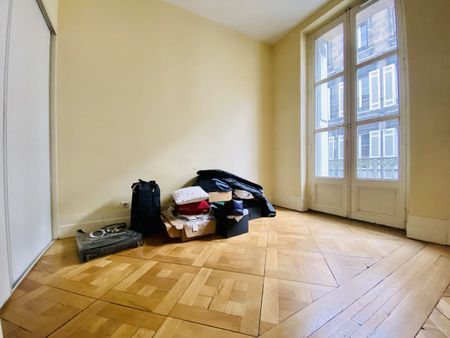 PALAIS GALLIEN - 1CHAMBRE ET BALCON - 1 055 € - Photo 2