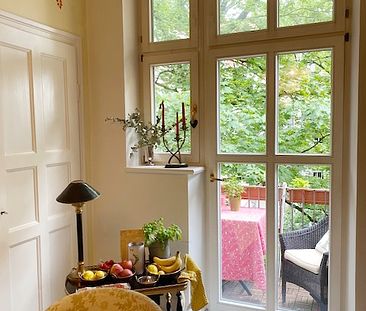 Gepflegte 4-Zimmer-Altbau-Wohnung mit Balkon am Englischen Garten in Schwabing - Photo 1