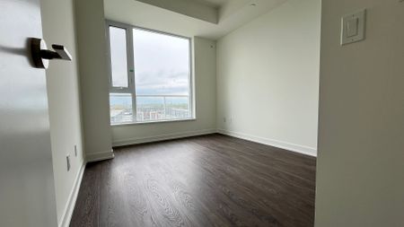 For Lease - 2 David Eyer Road Unit# 633, Richmond Hill, Ontario - Photo 5