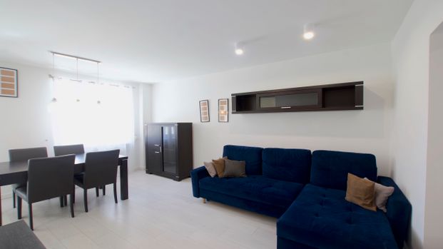 Przestronne, czteropokojowe mieszkanie - Zdjęcie 1