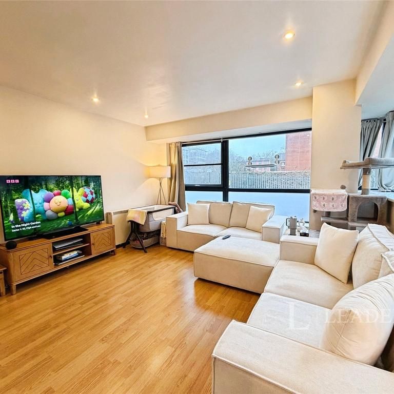 2 bedroom flat to rent - Photo 1