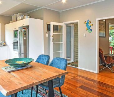 Vintage Charm Meets Modern Comfort ..... - Photo 5