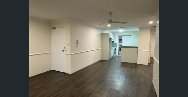 Updated unit - lots of natural light - views towards the city - Photo 1