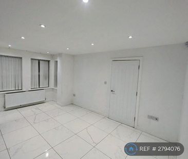 4 bedroom end of terrace house to rent - Photo 5
