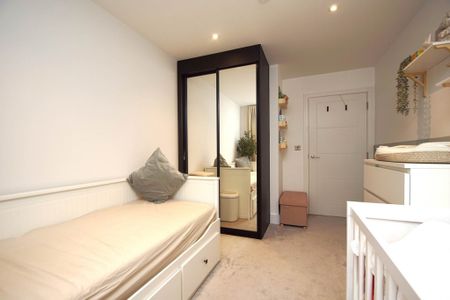 2 bed Flat for rent - Photo 5