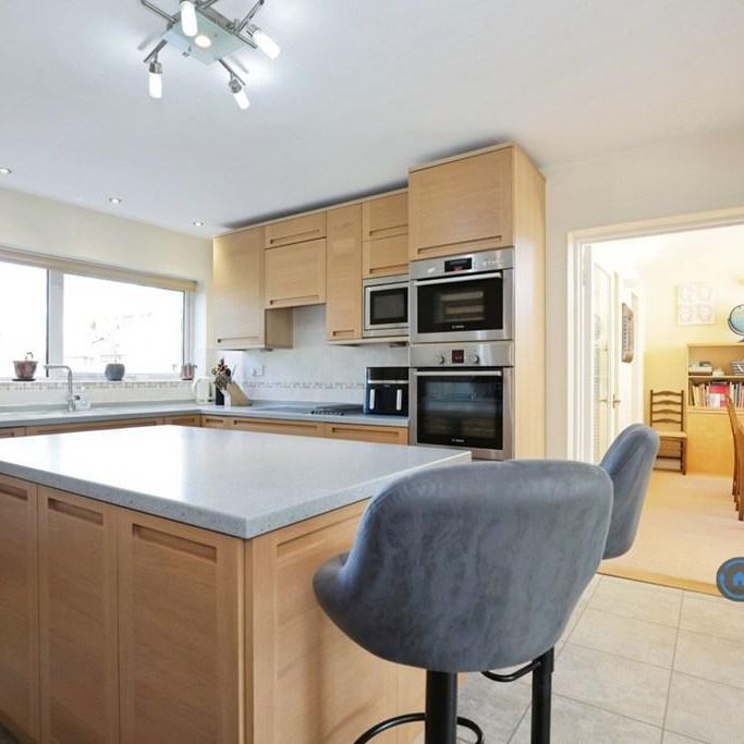 4 bedroom detached house to rent - Photo 1