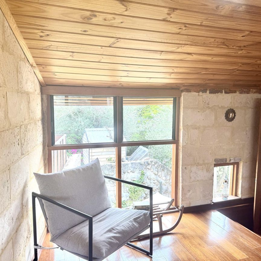 Studio Apartment... Peaceful tucked away locale... - Photo 1