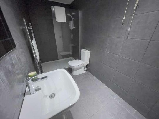 Sheil Road, L6 - Photo 1