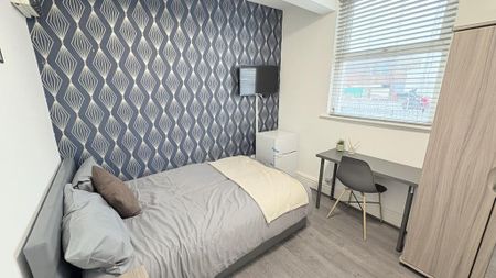 1 bedroom in a house share to rent - Photo 3