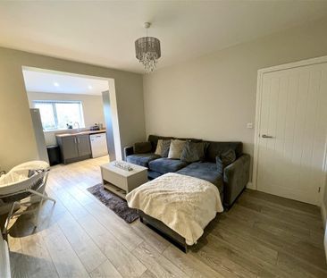 3 bedroom semi-detached house to rent - Photo 5