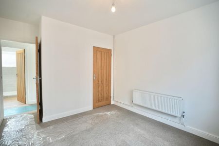 3 bedroom detached bungalow to rent - Photo 4