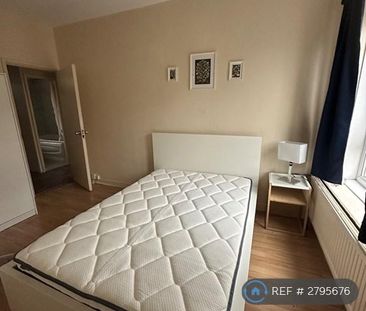 1 bedroom in a flat share to rent - Photo 2