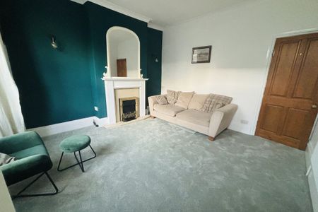 Bates Street - Photo 2